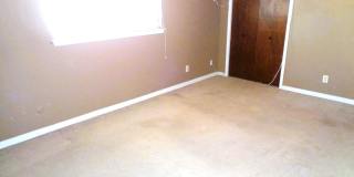 Nice Single Level Northeast Duplex With Refrigerated Air Located In Quiet Neighborhood Gallery 18
