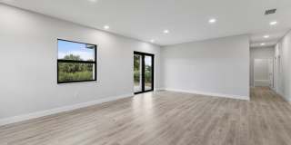 727 Cane Street East Gallery 16