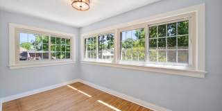 Beautiful 3BR house- perfect roommate set up! 1/2 price security deposit with qualified application Gallery 25