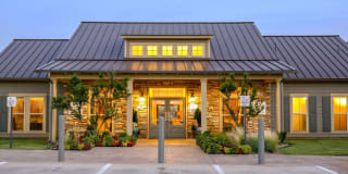 Anatole on MacArthur Gallery 32