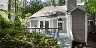 Contemporary 3-Bedroom 2-Bath Townhome in Chapel Hill Close to UNC and Hospital! Gallery 21