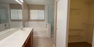 3 Bedroom House with Pool Gallery 25