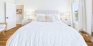 Beautiful 3 bd/ 2.5 house with Renovated Kitchen Gallery 17