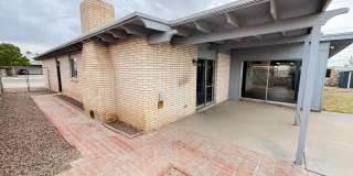 EASTSIDE HOME WITH A SWIMMING POOL Gallery 36