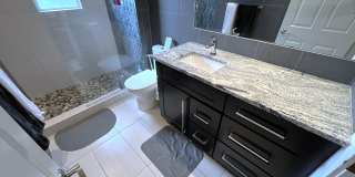 304 North Keech Street - Room 4 Gallery 20