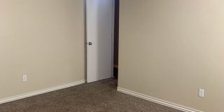Remodeled 3 Bedroom near Moore Gallery 31
