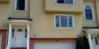 3 bed 2.5 bath on West Run Road -- Available 04/01/26 Gallery 1