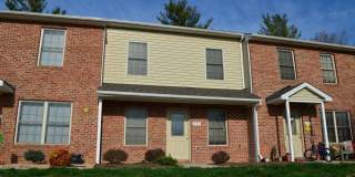Charming Townhome in Prime Broadway Location – Steps from Parks & Outdoor Amenities! Gallery 1