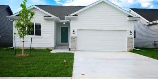 "Modern Comfort Meets Convenience: Your Ideal Home in Waukee" Gallery 1