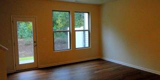 3 Bedroom, 2.5 Bathroom Townhome with Office! Gallery 7