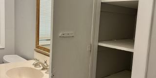 107 N Gillette Ave Gallery 12