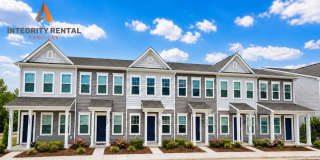 BEAUTIFUL 2 Bedroom/2.5 Bath Townhome in MIDLAND -AVAILABLE LATE AUGUST 2026! Gallery 1