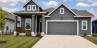 Beautiful 3 Bedroom Home + Study in Paramount Gallery 1