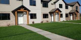Spacious Springville Townhome Gallery 3