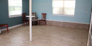 Beautiful 2 bedroom Lakefront Home Gallery 10