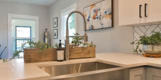 Beautifully remodeled 3 Bedroom Bungalow in Old Town Gallery 16