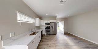 4BD/2BA, Great Yard Space! Gallery 2