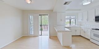 2/Bedroom Townhome in West Hills! Gallery 6