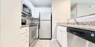 Saybrook Condo! 1 Bed/1 Bath with In-Unit Washer & Dryer & Covered Patio! Gallery 13