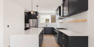 Modern Queen Anne Retreat with Rooftop Deck & Designer Finishes Gallery 7