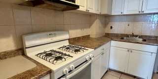 4-bedroom home in the heat of Reading! Gallery 33