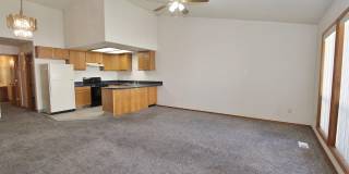 Single-Level Unit w/1-Car Garage Single-Level Unit w/1-Car Garage Gallery 2