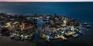 110 CARLYLE CIRCLE Gallery 81