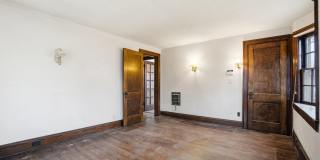Private House on iuka ave Ravine – Central Campus – Newly Renovated - Flexible Pricing Gallery 33