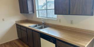 Great single level 2 bed/1 bath duplex in Thurston! Gallery 18