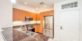 SD: Bright 2BD/2BA Condo in Downtown San Diego with Covered Balcony, Community Gym & In-Unit Laundry Gallery 1
