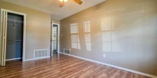 Charming 3 Bed 1.5 Bath home walkable to campus Gallery 11