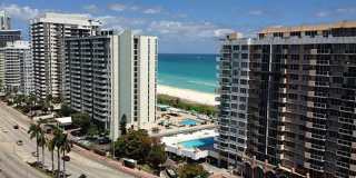 5600 Collins Avenue Gallery 29