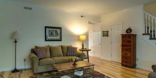 Beautiful 2BR/1.5BA home in a prime location within walking distance to West End and Vanderbilt University. Gallery 10
