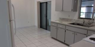 Adorable 3 Bedroom Home with Large Lanai Gallery 4