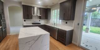 5 Bedroom Home Behind the Gate of Wisteria Place Gallery 11