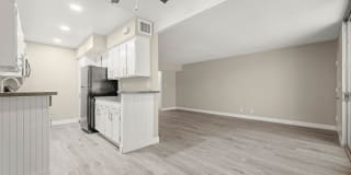 Tahquitz Court Gallery 15