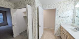 Spacious 3-Bedroom Duplex with Modern Comforts and Room to Roam! Gallery 19