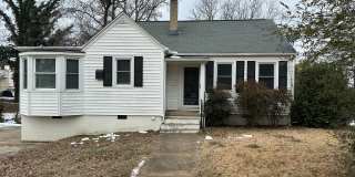 Charming and Spacious 2-Bedroom, 2-Bathroom Rental in Henderson, NC Gallery 1