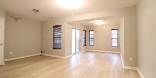 43673 SCARLET Square Gallery 23