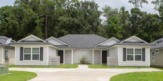 **SPECIAL for this 3/2 Duplex on this 18 month lease** READY FOR IMMEDIATE MOVE-IN. Gallery 1