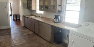 725 Peach Street Gallery 7