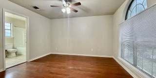 Comfort & Charm in Castle Forest - Reduced Deposit for Qualified Applicants! Gallery 10