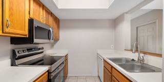 Spacious 3/3 townhome-style condo in Rockwood Villas with washer/dryer Gallery 10