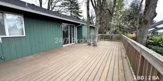 Updated 3BD | 2BA Home with Garage & Large Deck - Hillsboro Gallery 15