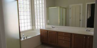 Nice 2 Bedroom Plus Bonus Room / 2 Bath Home in Chandler Gated Community! Gallery 10