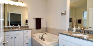 4-Level Furnished townhome! Gallery 25