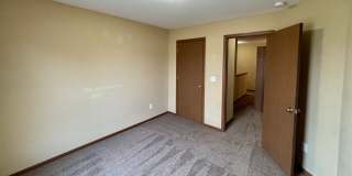 Spacious 4 Bed / 2.5 Bath in Quiet Neighborhood Available NOW! Gallery 19