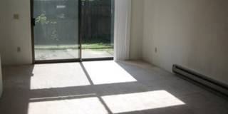 Bright & Private 1BR Townhome in Juanita – Garage, Patio & Prime Kirkland Location Gallery 10