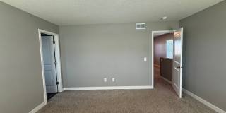 Comfort & Space Await in This Stunning 4BR Dayton Home Gallery 17