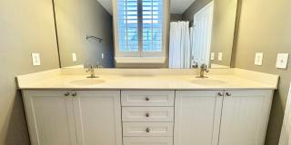 3 Bed, 2.5 Bath Townhome w/ 2 Car Garage Gallery 16